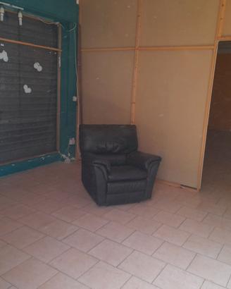 Locale commerciale, 3 stanze con vetrina+ bagno