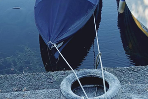 Barca con motore e altre dotazioni