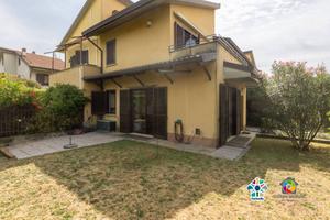 Villetta a schiera di 144 m² con 3 locali e box au