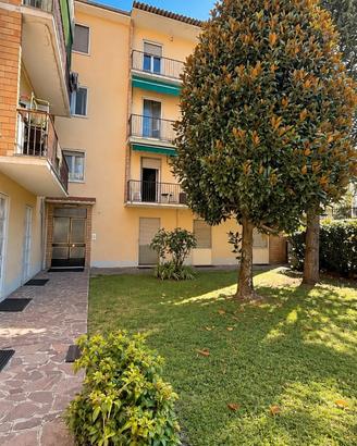 TRILOCALE con BALCONE in zona SERVITA