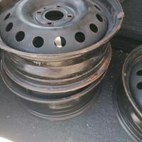 quattro cerchi attacco Nissan Micra