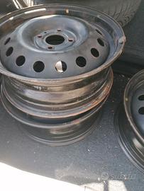 quattro cerchi attacco Nissan Micra