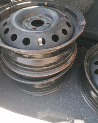 quattro cerchi attacco Nissan Micra
