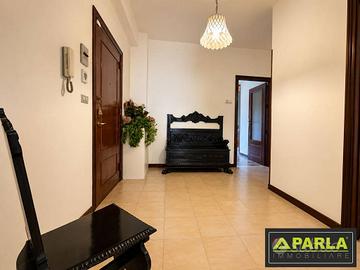 Appartamento di 210 m² con più di 5 locali e box a