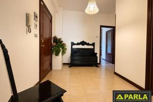 Appartamento di 210 m² con più di 5 locali e box a