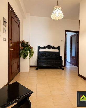 Appartamento di 210 m² con più di 5 locali e box a