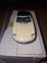 Alfa romeo Duetto bianco Coda tronca 1 43 