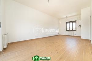 3 LOCALI COMPLETAMENTE RISTRUTTURATO CON BOX - ZER