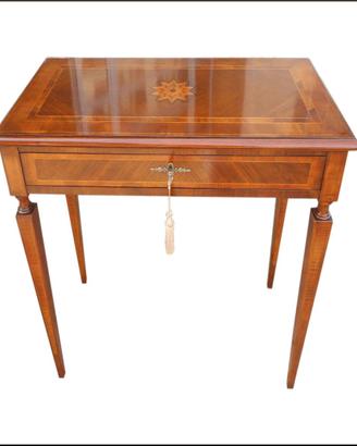 Scrittoio Maggiolini intarsiato e lastronato mano