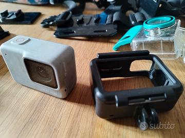 GOPRO 7 silver + accessori + 2 camere gratis