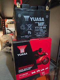 Batteria moto YUASA YT12B-BS