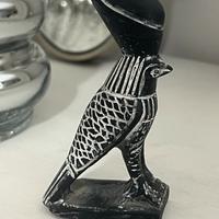 Statua Horus Uccello o Falco egizio in pietra nera