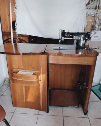 Macchina da cucire NECCHI vintage
