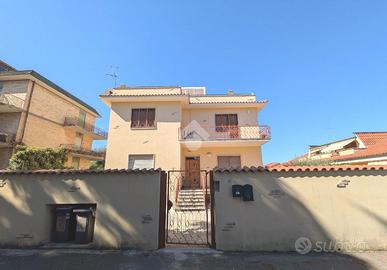 2 LOCALI A CIAMPINO