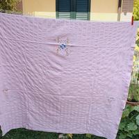 Copriletto singolo in puro cotone ricamato a mano