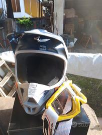 casco con maschera 