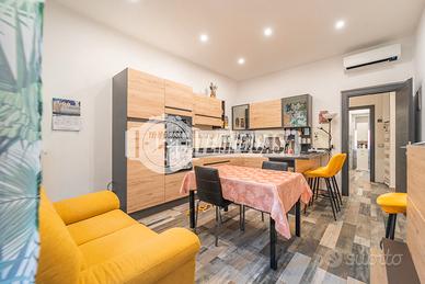 Trilocale ristrutturato con doppio balcone