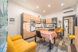 Trilocale ristrutturato con doppio balcone