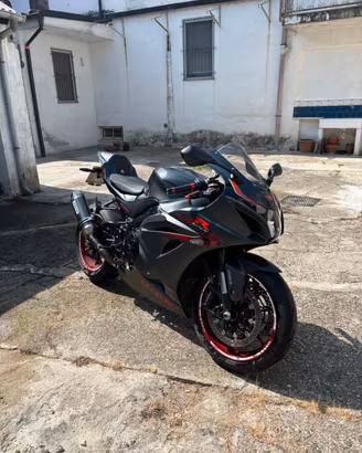 Suzuki GSX-R 1000 ABS nero e rosso 21500 km