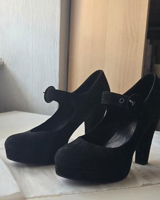 Eleganti scarpe con tacco in materiale scamosciato