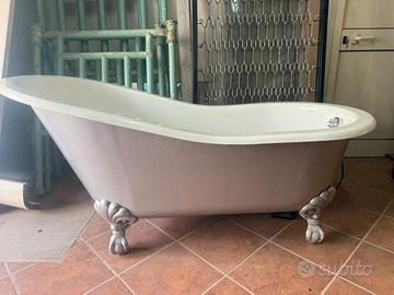 Vasca da bagno nuova in ghisa