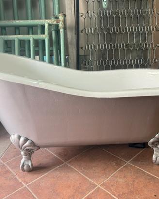 Vasca da bagno nuova in ghisa