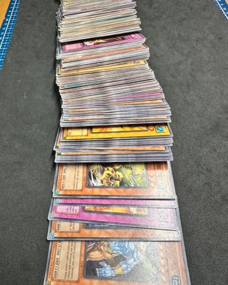 200 carte yu-gi-oh!