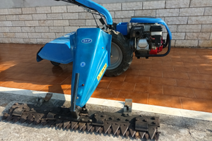 Motocoltivatore falciatrice