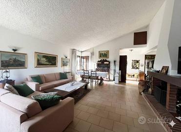 Villa di 180 m² con più di 5 locali e box auto dop