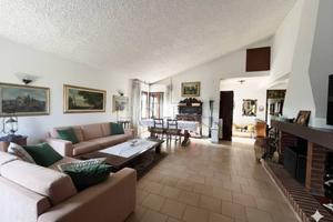 Villa di 180 m² con più di 5 locali e box auto dop