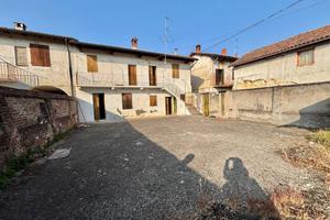 MORTARA VIC.:SOLUZIONE INDIPENDENTE SU TRE LATI CO