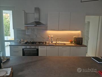 cucina+isola con elettrodomestici 