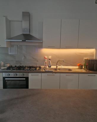 cucina+isola con elettrodomestici 
