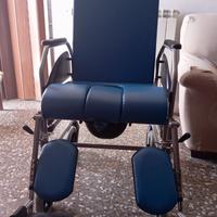 Sedia a rotelle / Carrrozzina comoda per anziani