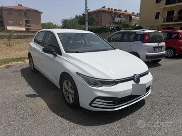 Volkswagen Golf 8 1.0 TSI