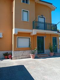 villa indipendente con terreno coltivato