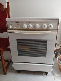 Piano cottura a gas 4 fuochi con forno – 40 euro