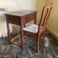 Scrittoio con sedia