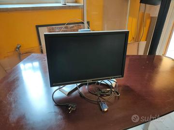 Monitor 15" Dell per computer con connessione VGA