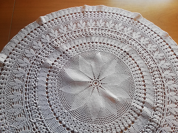 Centrotavola fatto a mano all'uncinetto