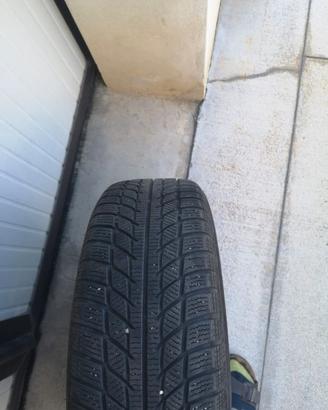4 GOMME INVERNALI USATE POCO CON CERCHI IN FERRO