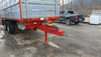 Seminatricie sfoggia rimorchio capriotti