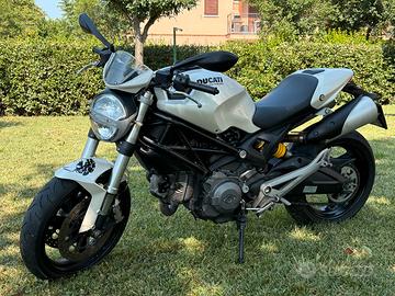 Ducati Monster 696
