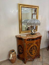 Mobile stile classico con intarsi e piano in marmo