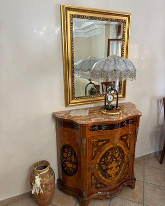 Mobile stile classico con intarsi e piano in marmo