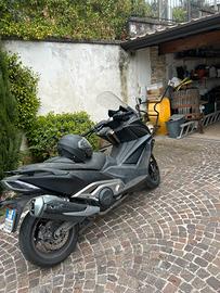 Kymco ak550