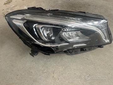 Faro Mercedes CLA 200
