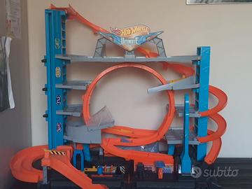 Hot Wheels mega garage
