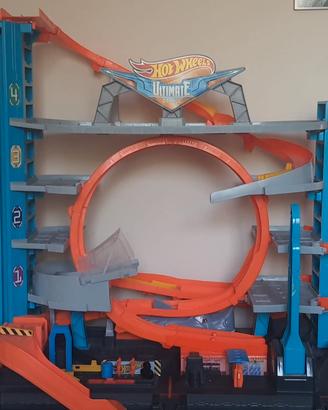 Hot Wheels mega garage