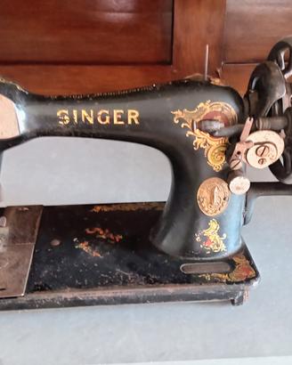 Antica macchina da cucire Singer 